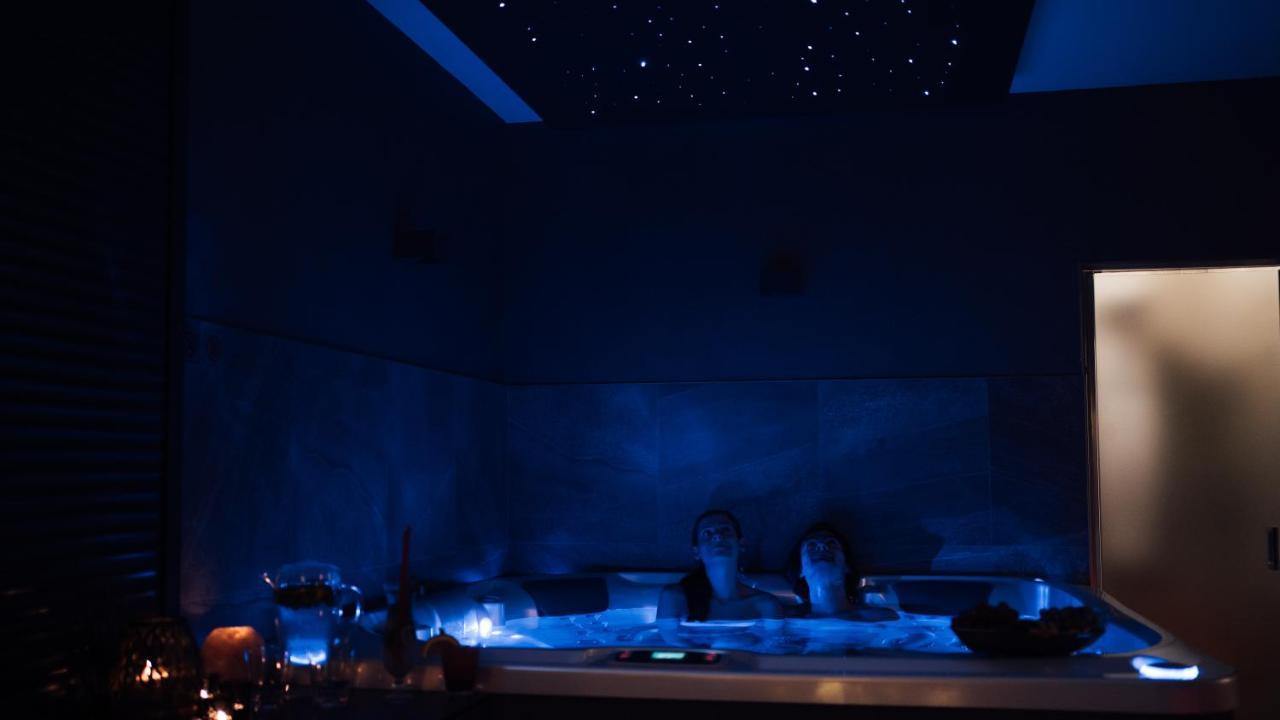 Hôtel Wellness Relax - Luxusni à Prague Extérieur photo
